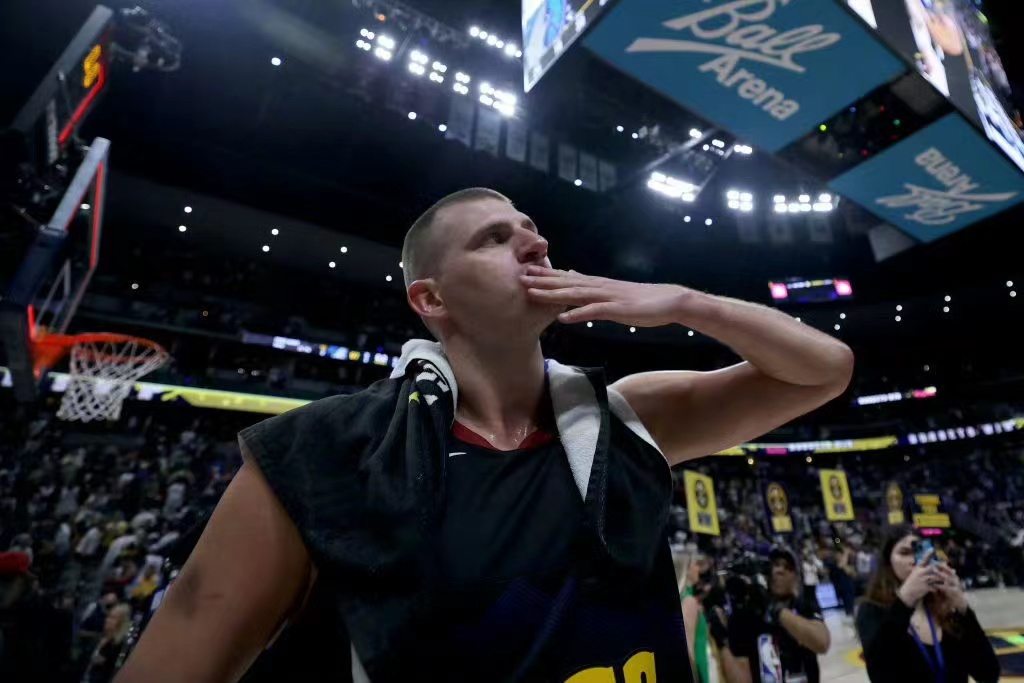 Nuggets VS Timberwolves, en slutspilskamp for fans at nyde